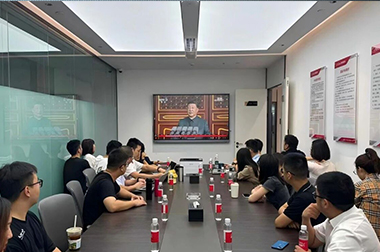 成都国万认真组织观看纪念中国人民抗日战争暨世界反法西斯战争胜利80周年大会